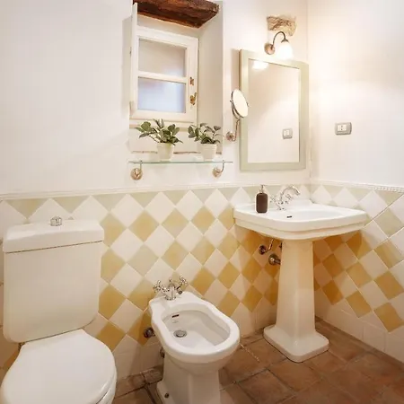 Primo Sole 22, Emma Villa